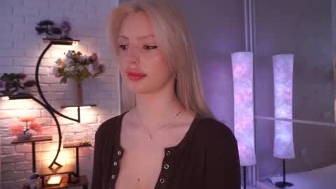 Snapshot of realcrystal chatting on 03.01.26 Grace online show from 03.01.26