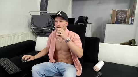 Snapshot of reallyman7 chatting on 02.10.25 Ask me online show from 02.10.25