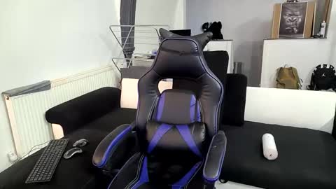 Snapshot of reallyman7 chatting on 09.10.25 Ask me online show from 09.10.25