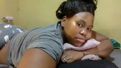 Snapshot of realsweetheart chatting on 12.25.24 REAL1SWEETHEART online show from 12.25.24