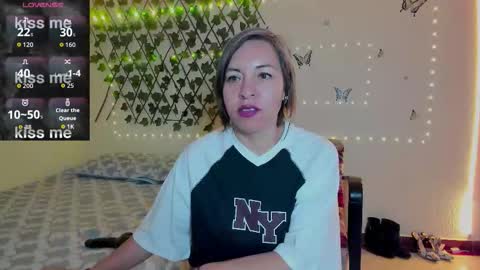 Snapshot of rebbeca09 chatting on 09.11.25 Rebbeca online show from 09.11.25