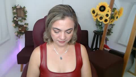 Snapshot of rebeca_milf chatting on 06.05.26 REBECA online show from 06.05.26