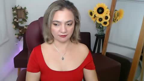 Snapshot of rebeca_milf chatting on 06.19.26 REBECA online show from 06.19.26
