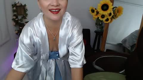Snapshot of rebeca_milf chatting on 07.04.26 REBECA online show from 07.04.26