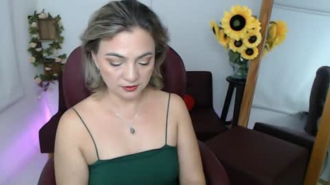 Snapshot of rebeca_milf chatting on 07.06.26 REBECA online show from 07.06.26