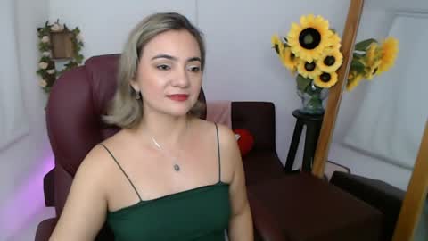Snapshot of rebeca_milf chatting on 07.13.26 REBECA online show from 07.13.26