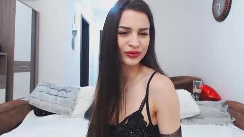 Snapshot of rebecamur chatting on 02.19.25 rebecamur online show from 02.19.25