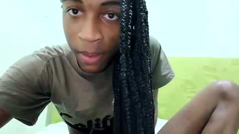 Snapshot of rebecca23278 chatting on 05.19.26 Tu mami Rebecca online show from 05.19.26