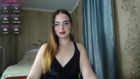 Snapshot of rebecca_ccaa chatting on 05.11.26 Rebecca online show from 05.11.26