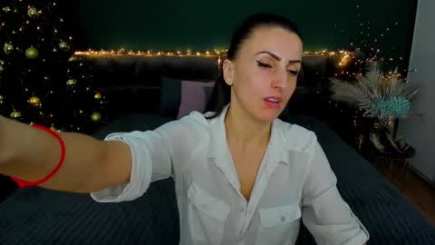 Snapshot of rebecca_diamonds chatting on 01.05.25 rebecca_diamonds online show from 01.05.25