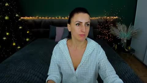 Snapshot of rebecca_diamonds chatting on 01.08.25 rebecca_diamonds online show from 01.08.25