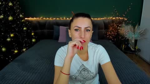 Snapshot of rebecca_diamonds chatting on 01.12.25 rebecca_diamonds online show from 01.12.25