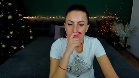 Snapshot of rebecca_diamonds chatting on 01.12.25 rebecca_diamonds online show from 01.12.25