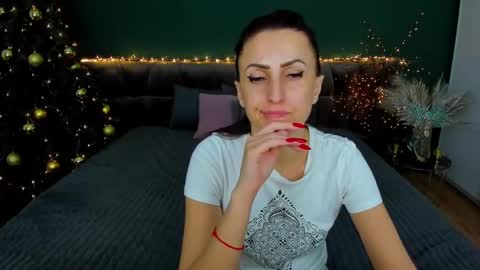 Snapshot of rebecca_diamonds chatting on 01.12.25 rebecca_diamonds online show from 01.12.25