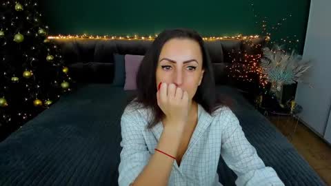 Snapshot of rebecca_diamonds chatting on 01.21.25 rebecca_diamonds online show from 01.21.25