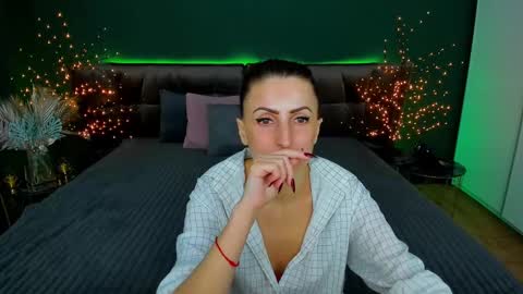 Snapshot of rebecca_diamonds chatting on 02.02.25 rebecca_diamonds online show from 02.02.25