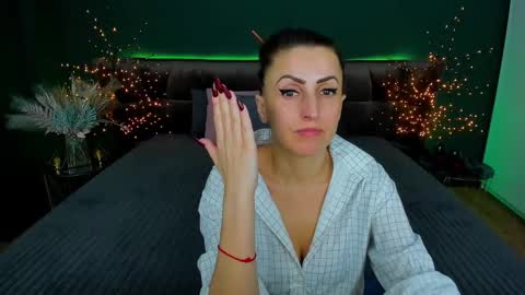 Snapshot of rebecca_diamonds chatting on 02.06.25 rebecca_diamonds online show from 02.06.25