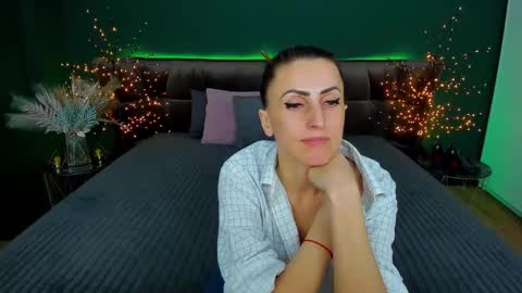 Snapshot of rebecca_diamonds chatting on 02.06.25 rebecca_diamonds online show from 02.06.25