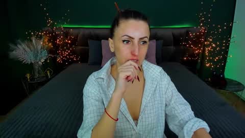 Snapshot of rebecca_diamonds chatting on 02.10.25 rebecca_diamonds online show from 02.10.25