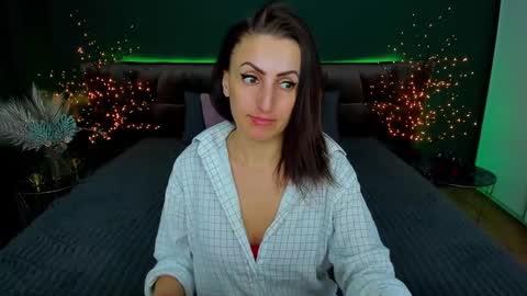Snapshot of rebecca_diamonds chatting on 02.12.25 rebecca_diamonds online show from 02.12.25
