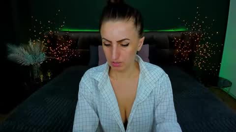 Snapshot of rebecca_diamonds chatting on 02.18.25 rebecca_diamonds online show from 02.18.25