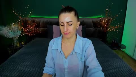 Snapshot of rebecca_diamonds chatting on 02.19.25 rebecca_diamonds online show from 02.19.25