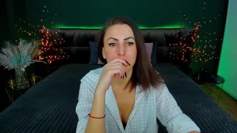Snapshot of rebecca_diamonds chatting on 02.25.25 rebecca_diamonds online show from 02.25.25