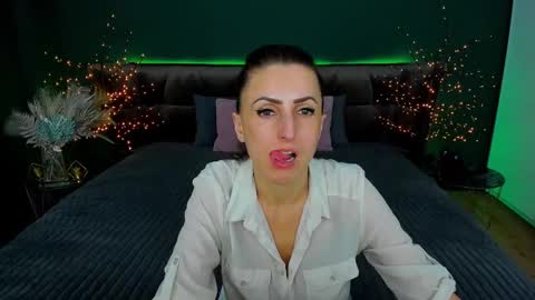 Snapshot of rebecca_diamonds chatting on 02.26.25 rebecca_diamonds online show from 02.26.25