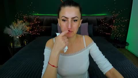 Snapshot of rebecca_diamonds chatting on 02.27.25 rebecca_diamonds online show from 02.27.25