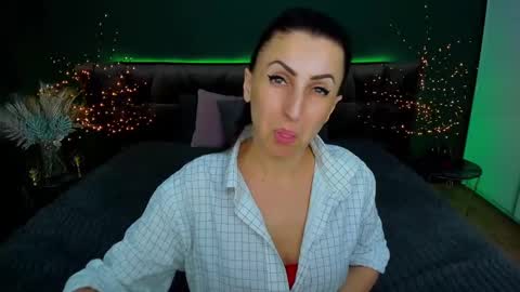 Snapshot of rebecca_diamonds chatting on 03.05.25 rebecca_diamonds online show from 03.05.25