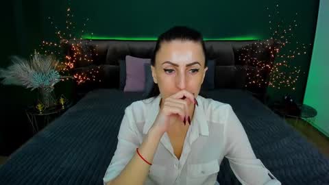 Snapshot of rebecca_diamonds chatting on 03.11.25 rebecca_diamonds online show from 03.11.25
