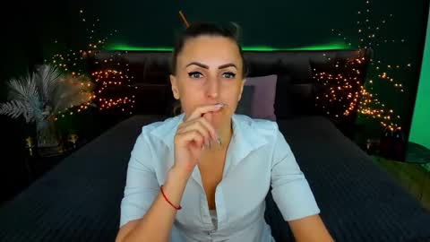 Snapshot of rebecca_diamonds chatting on 09.24.25 rebecca_diamonds online show from 09.24.25