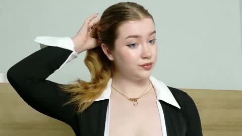 Snapshot of rebecca_lace chatting on 09.18.25 rebecca_lace online show from 09.18.25
