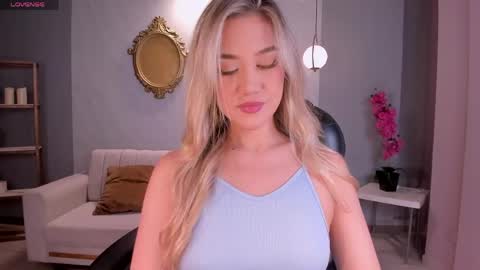 Snapshot of rebeccahudson_ chatting on 05.25.26 Rebe online show from 05.25.26