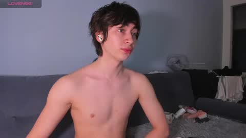 Snapshot of recklessalan chatting on 04.27.26 Alan online show from 04.27.26