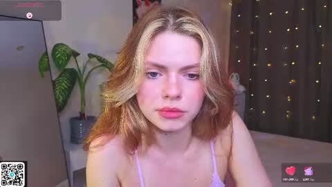 Snapshot of red__candy chatting on 07.23.26 red__candy online show from 07.23.26