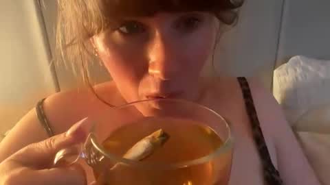 Snapshot of red_head_rosie_69 chatting on 04.27.26 Rosie online show from 04.27.26
