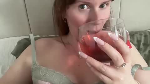 Snapshot of red_head_rosie_69 chatting on 05.14.26 Rosie online show from 05.14.26