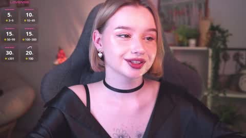 Snapshot of red_queeen chatting on 01.15.25 QUEEN OF EVIL online show from 01.15.25