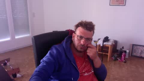 Snapshot of redbonezzzz chatting on 04.30.26 redbonezzzz online show from 04.30.26