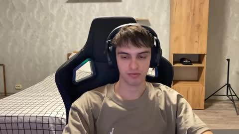 Snapshot of redbullshine chatting on 09.20.25 redbullshine online show from 09.20.25