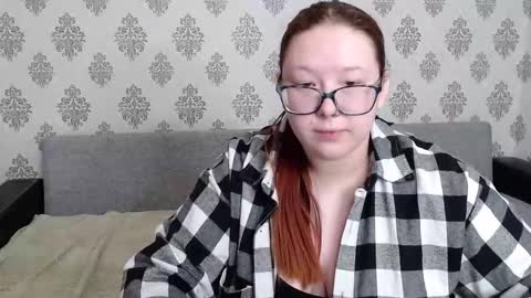 Snapshot of redchloee chatting on 10.12.25 Chloe online show from 10.12.25
