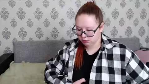 Snapshot of redchloee chatting on 10.13.25 Chloe online show from 10.13.25