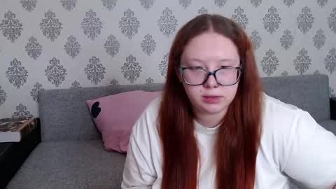 Snapshot of redchloee chatting on 10.19.25 Chloe online show from 10.19.25