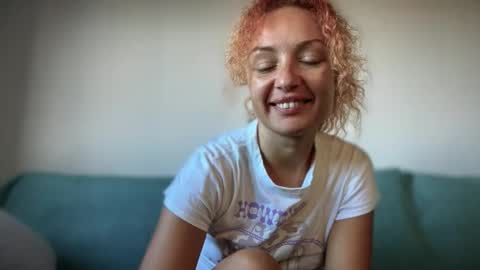 Snapshot of reddgirll chatting on 10.20.25 reddgirll online show from 10.20.25