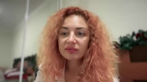 Snapshot of reddgirll chatting on 11.28.25 reddgirll online show from 11.28.25