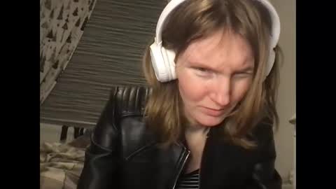 Snapshot of redfoxofficial chatting on 03.28.26 Redfox online show from 03.28.26