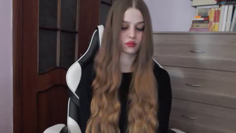 Lily online show from 11.25.25