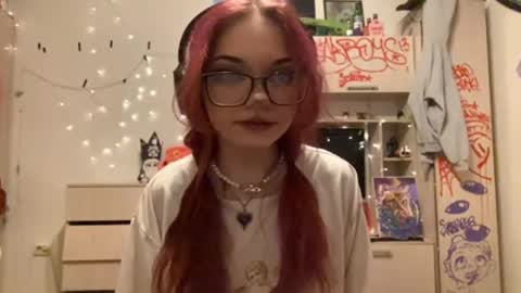 Snapshot of redheadcatxd chatting on 04.05.26 Eva online show from 04.05.26