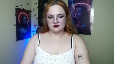 Snapshot of redhotqueen1 chatting on 05.20.26 Rina online show from 05.20.26